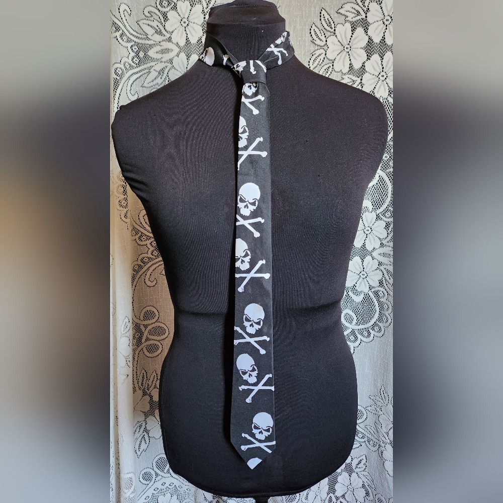 Unisex -Skull Black and white Tie